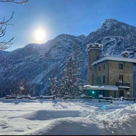 שאמפורשה Il Castello Nel Bosco, Appartamento Torrente מראה חיצוני תמונה