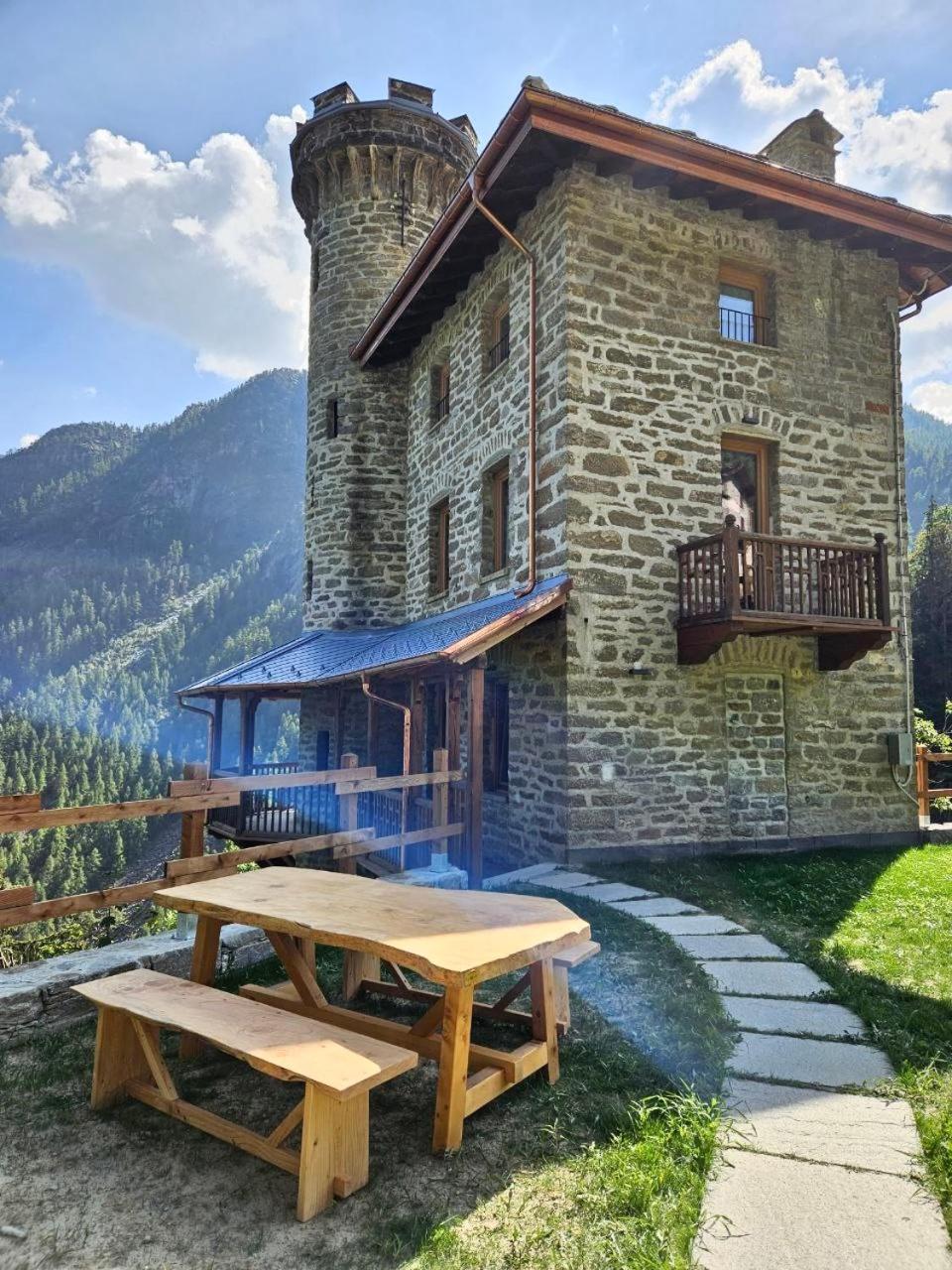 שאמפורשה Il Castello Nel Bosco, Appartamento Torrente מראה חיצוני תמונה