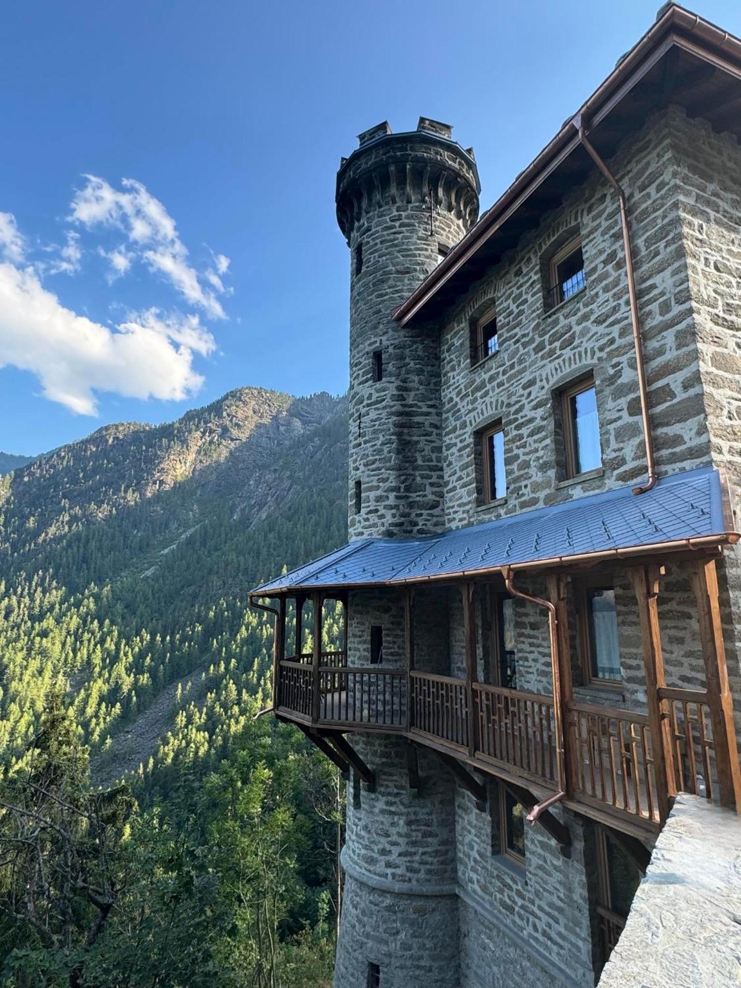 שאמפורשה Il Castello Nel Bosco, Appartamento Torrente מראה חיצוני תמונה